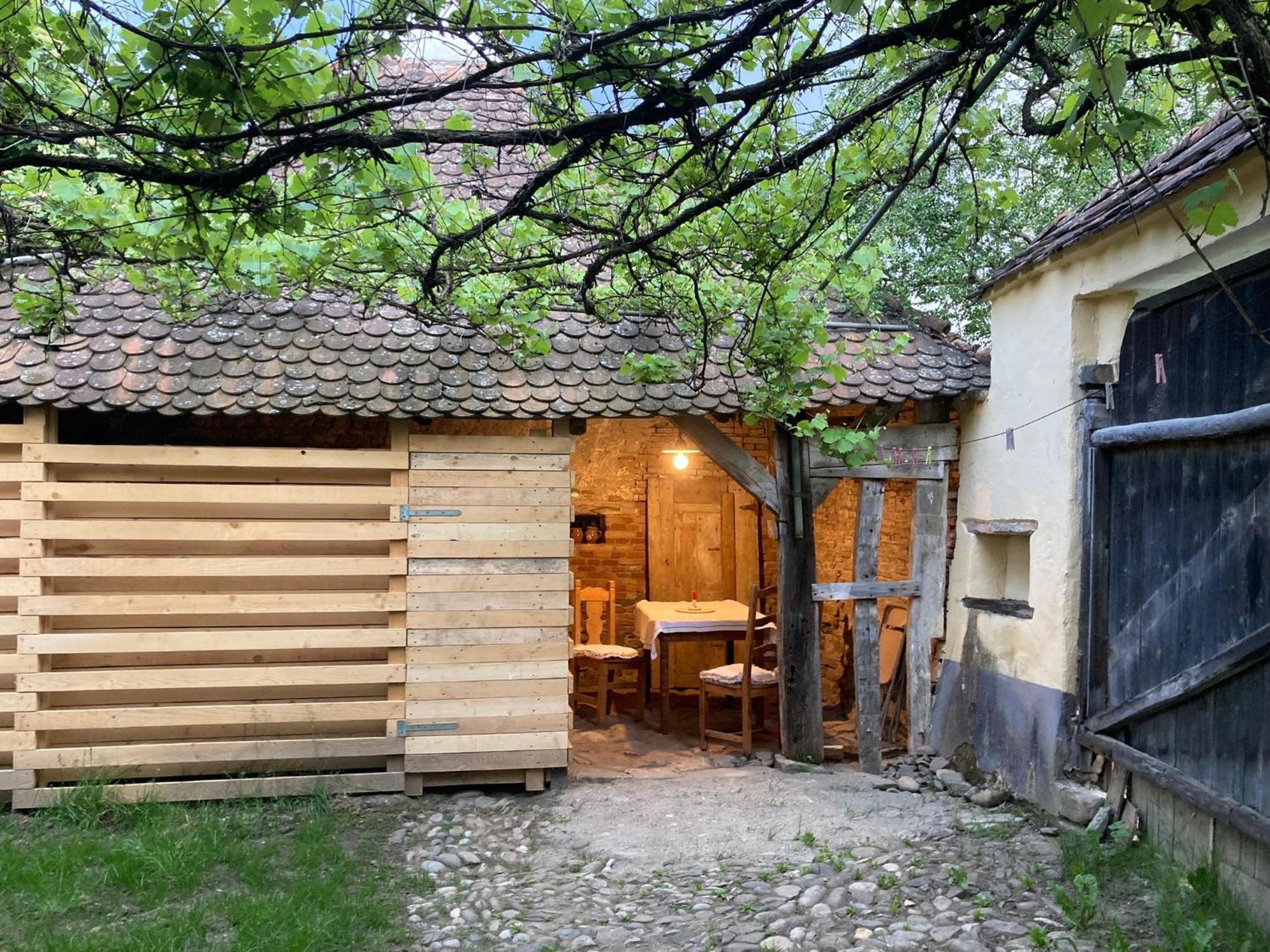 House By The Church - Entire House Crit Екстер'єр фото