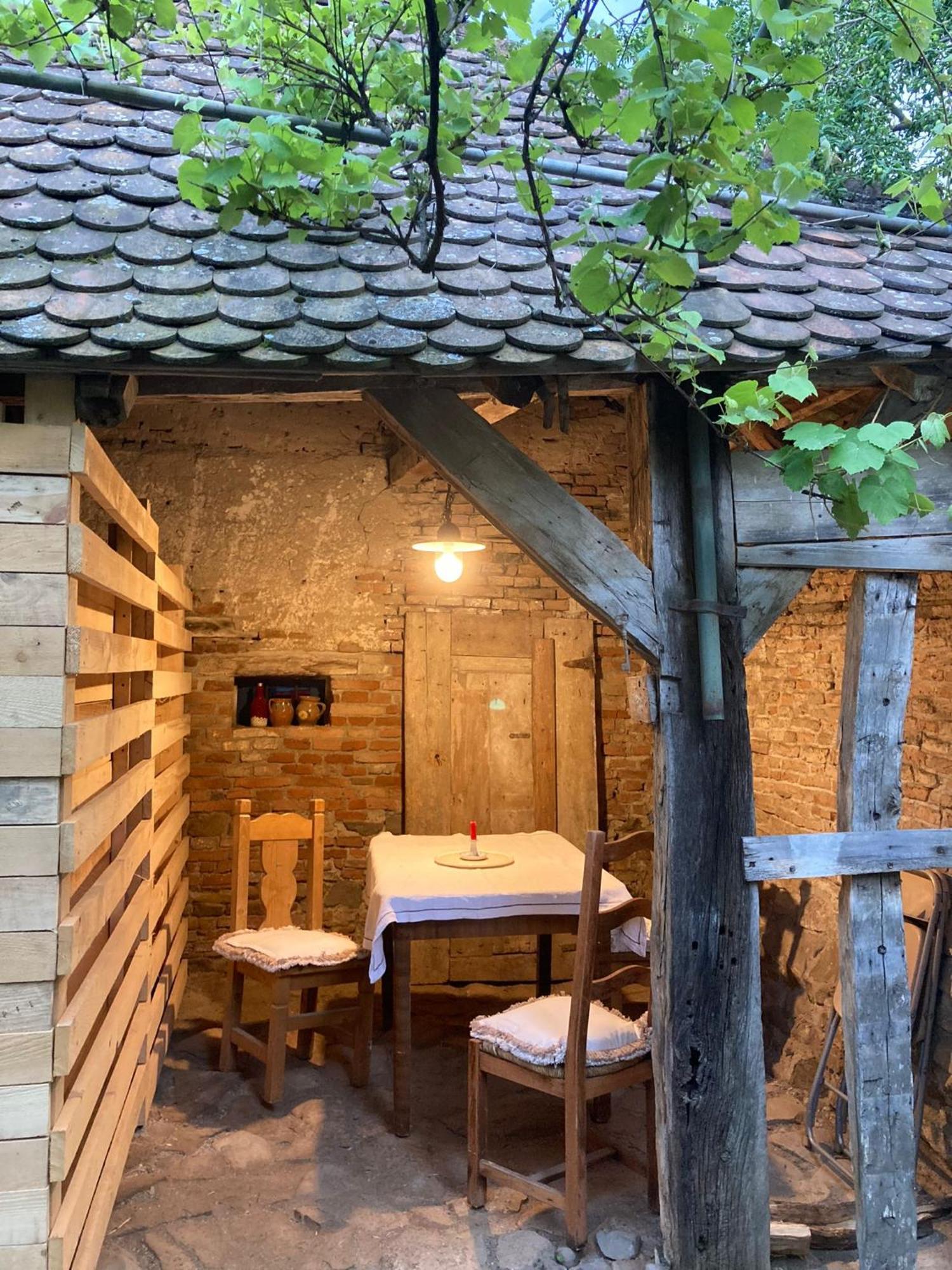 House By The Church - Entire House Crit Екстер'єр фото